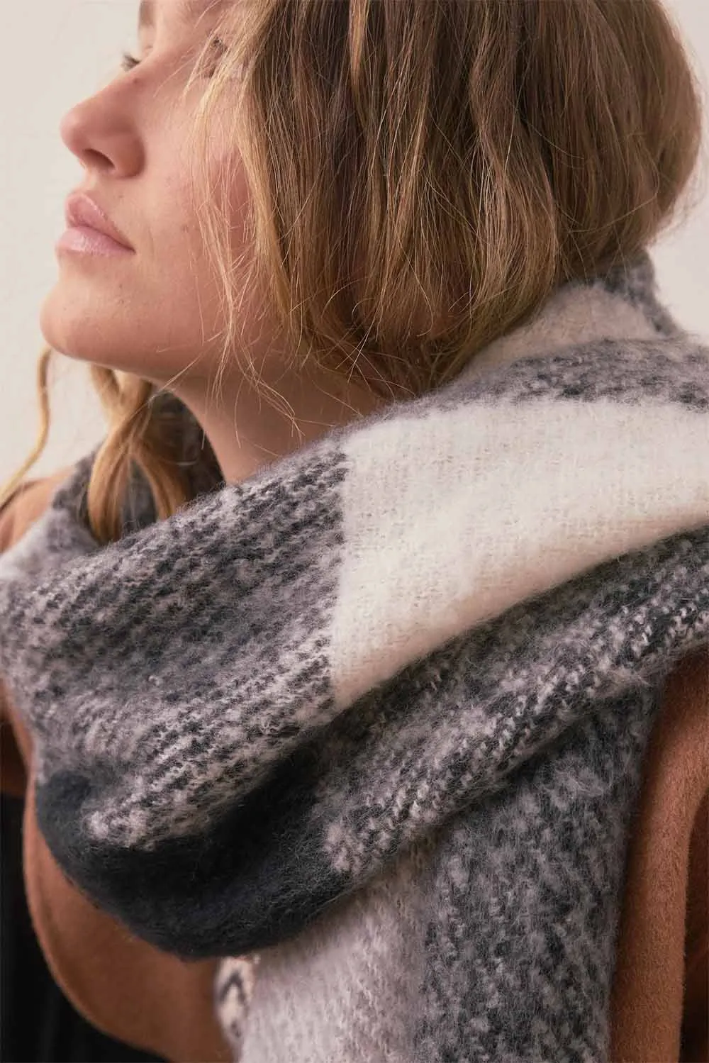 BRUSHED SCARF