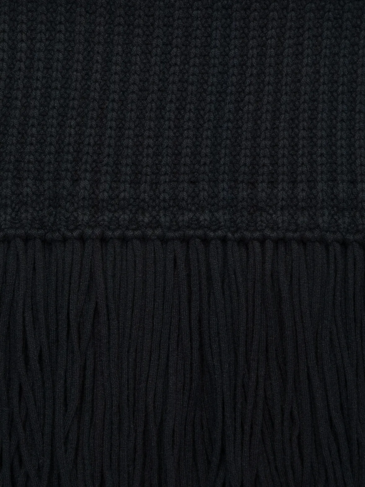 Chunky Knit Scarf with Fringes in Wool Cashmere Blend