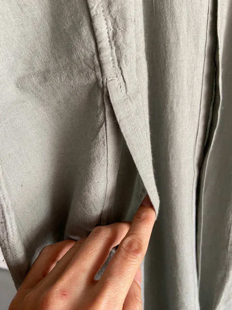 Hand-dyed Button Shirt  (Light Grey)