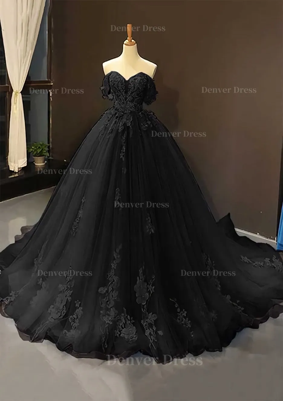 kamahe Ball Gown Off-the-Shoulder Sweep Train Tulle Prom Dress With Appliqued