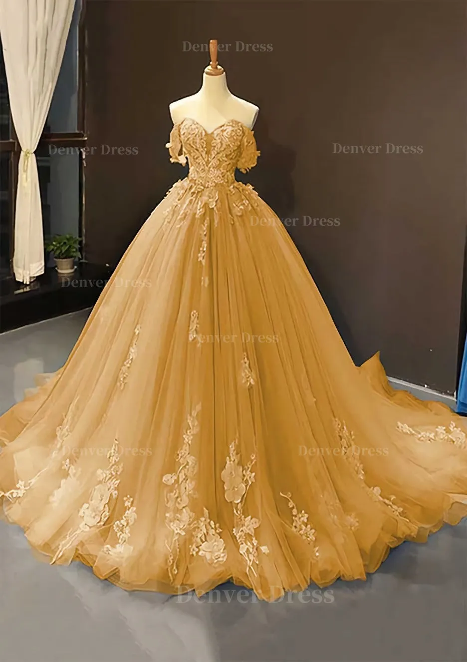 kamahe Ball Gown Off-the-Shoulder Sweep Train Tulle Prom Dress With Appliqued