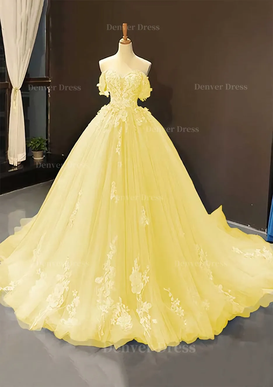 kamahe Ball Gown Off-the-Shoulder Sweep Train Tulle Prom Dress With Appliqued