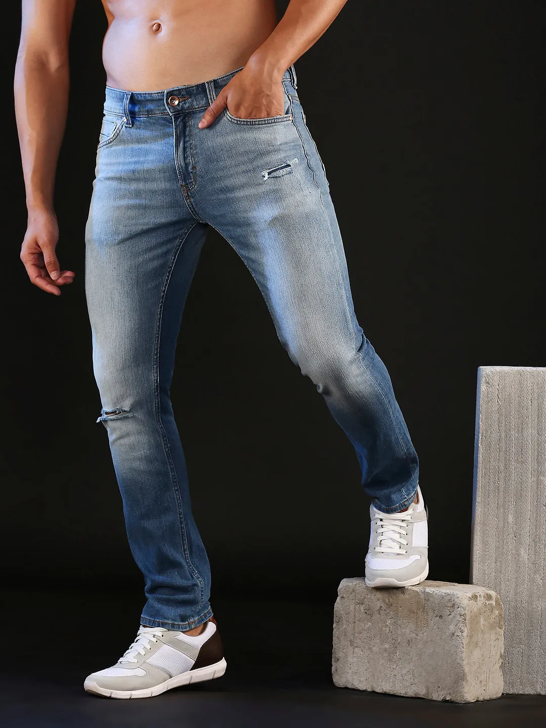 Spykar Limited Edition Light Blue Regular Fit Narrow Length Mid Rise Knee Slit Premium Stretchable Denim Jeans For Men (Rover)