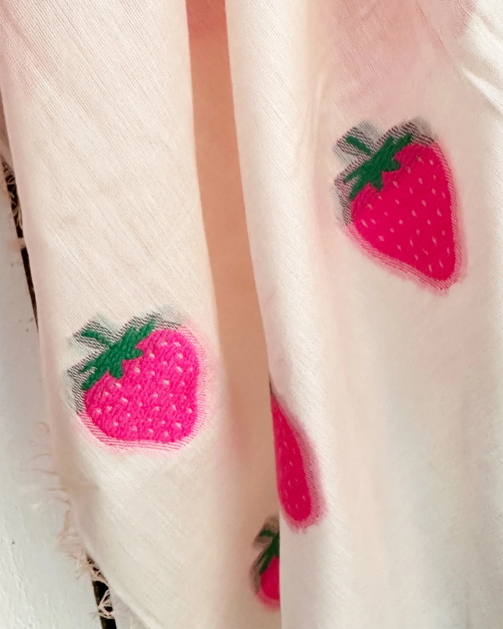 Strawberry lightweight Scarf