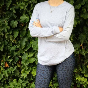 Yoga Capri Leggings in Dark Blue Leopard