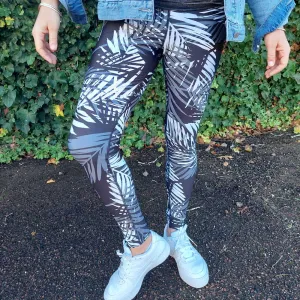 Yoga Leggings in Monotone Tropical Palm Print